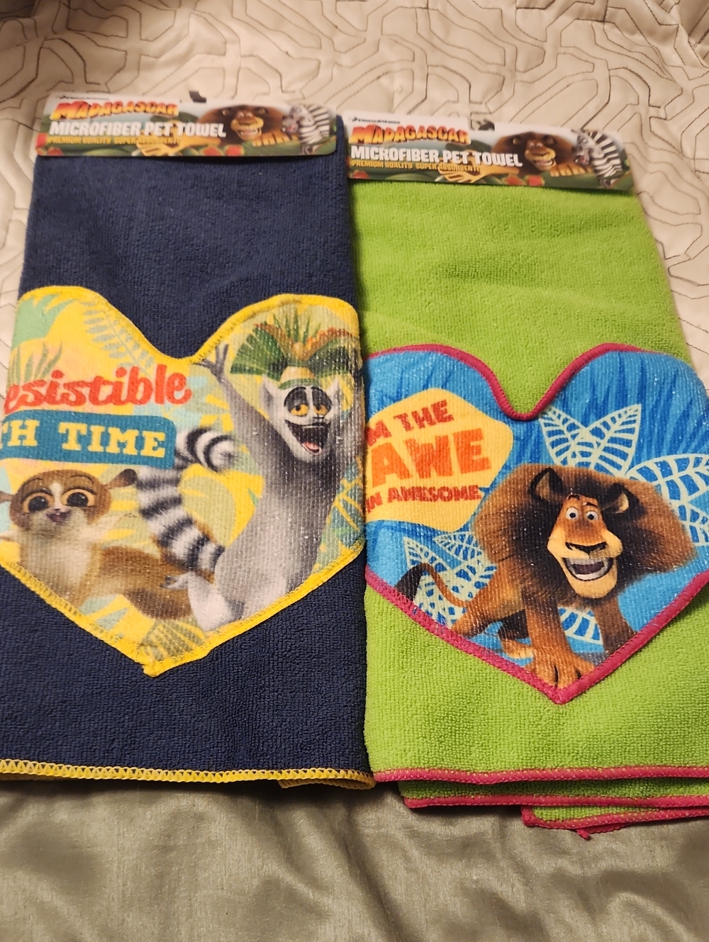 2 Madagascar Microfiber Pet Beach/Bath Towels/Bedding - Navy & Lime Green